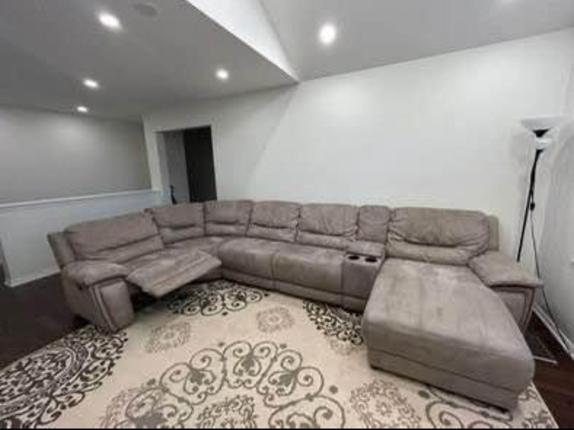 Leon’s Pasadena 6-piece reclining sectional with chaise - photo 2