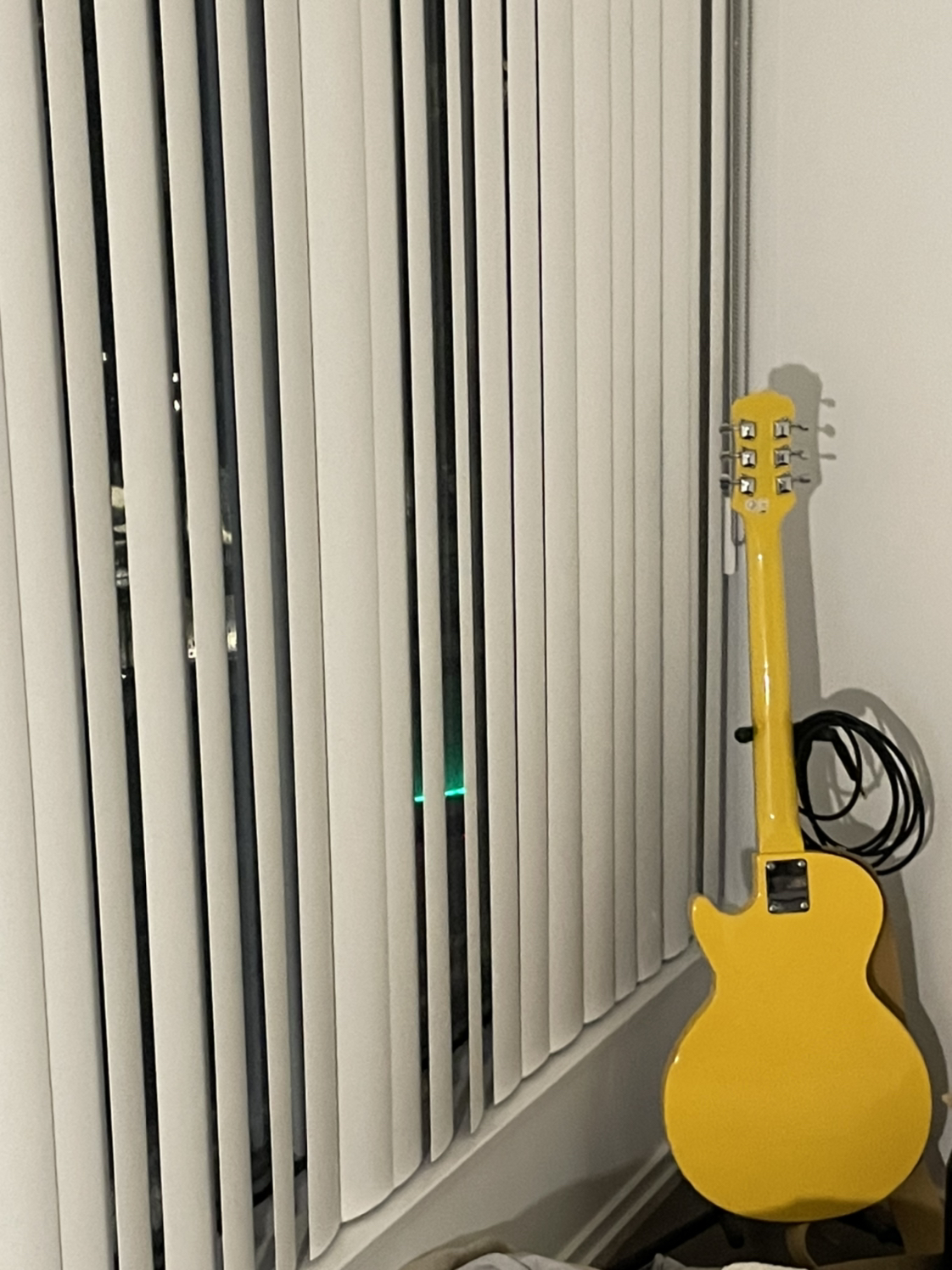 Epiphone Electric Guitar Yellow - photo 3