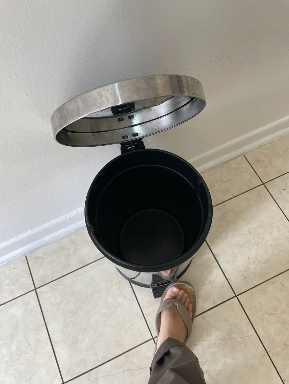 Step Trash bin 28 litre image indicator(2)