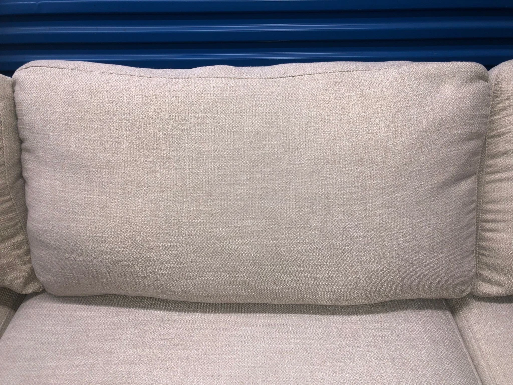 FREE DELIVERY 🚚💨4 SEATER LIGHT BEIGE MODERN SECTIONAL SOFA/COUCH image indicator(6)