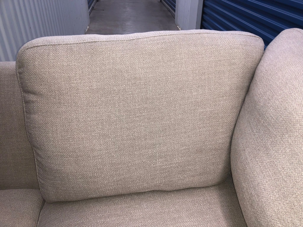 FREE DELIVERY 🚚💨4 SEATER LIGHT BEIGE MODERN SECTIONAL SOFA/COUCH image indicator(10)