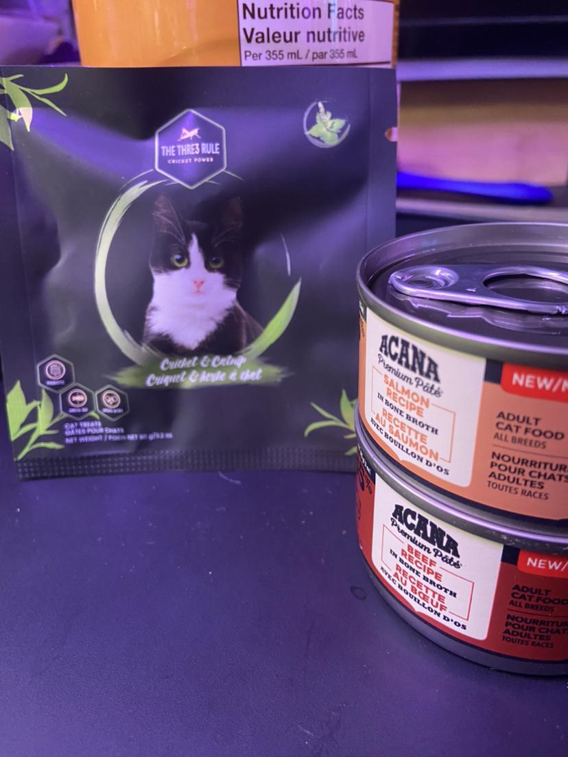 Cat food and treat samples image indicator(3)