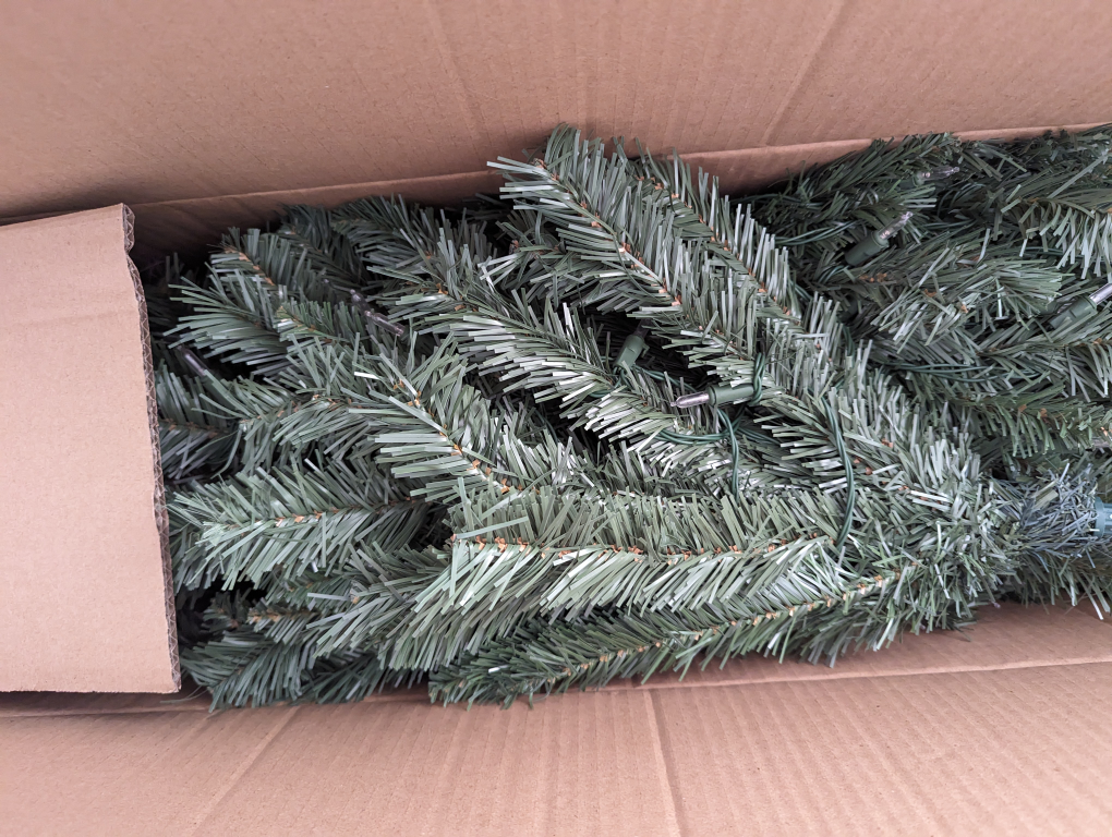 Christmas Tree  5ft pre-lit Woodbury Tree with 200 LED bulbs - photo 3