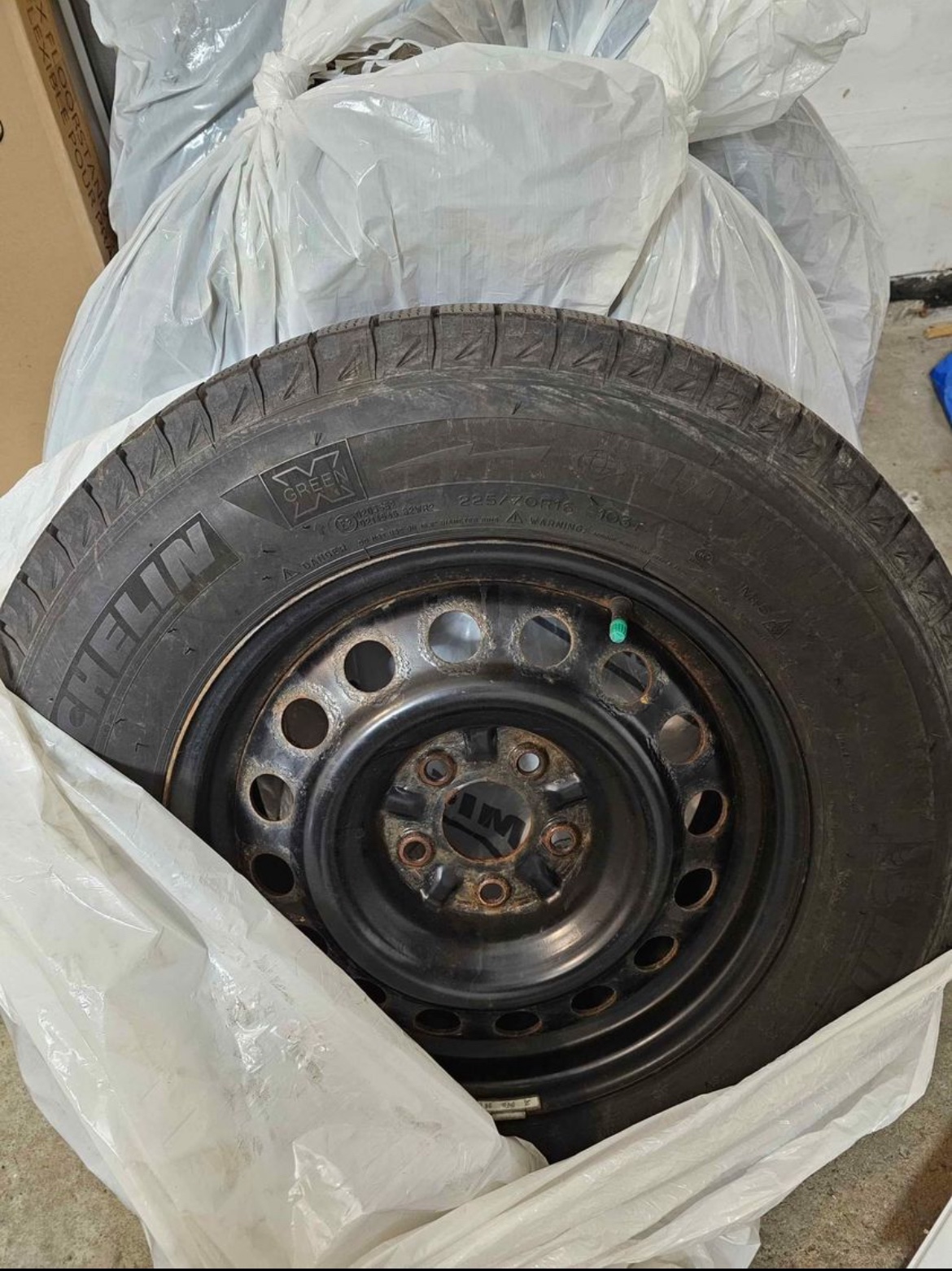 Michelin winter tire set 225/70/16  - 114.3x5 - photo 2
