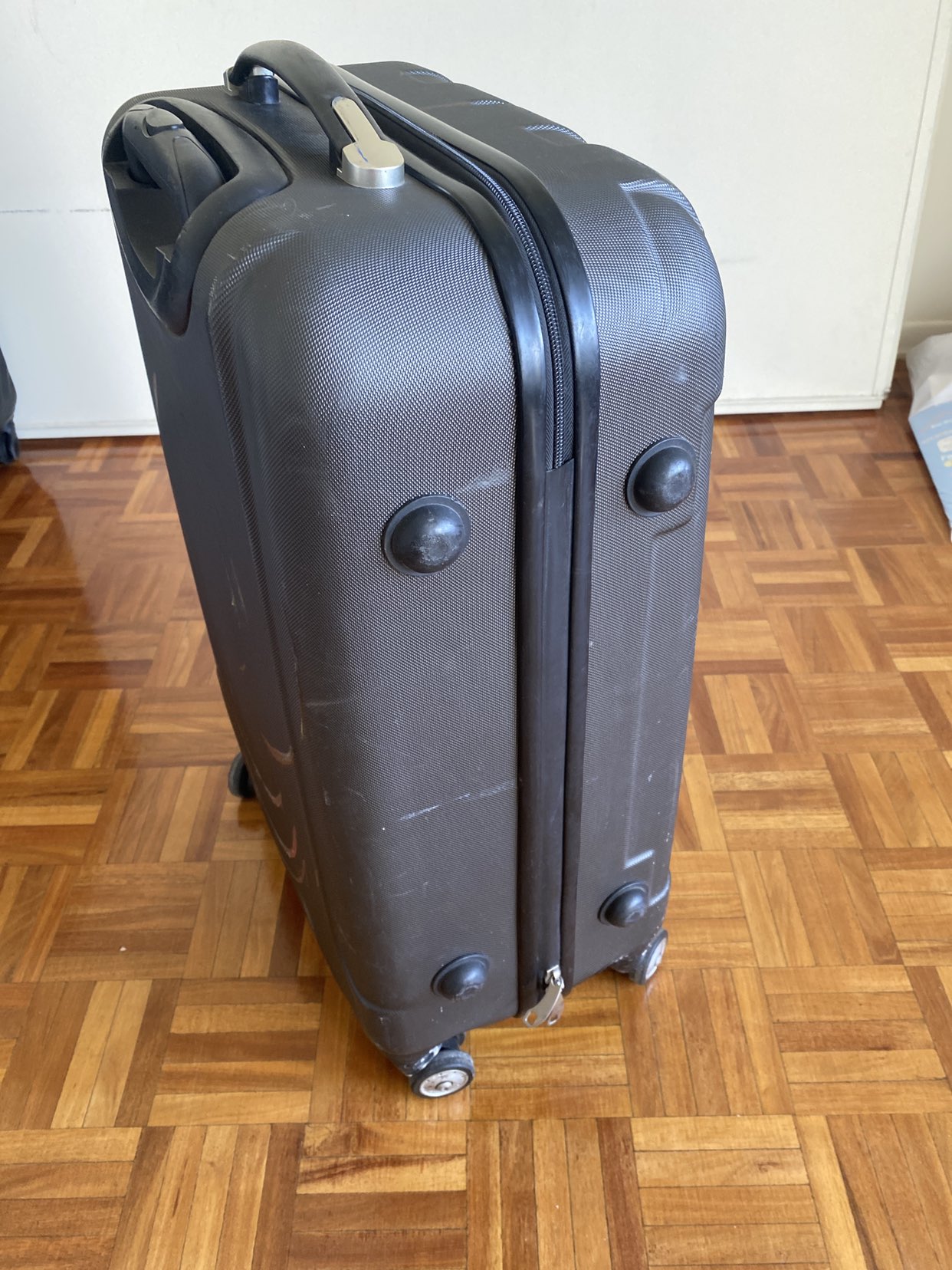 Suitcase (hard shell) - medium size - photo 5