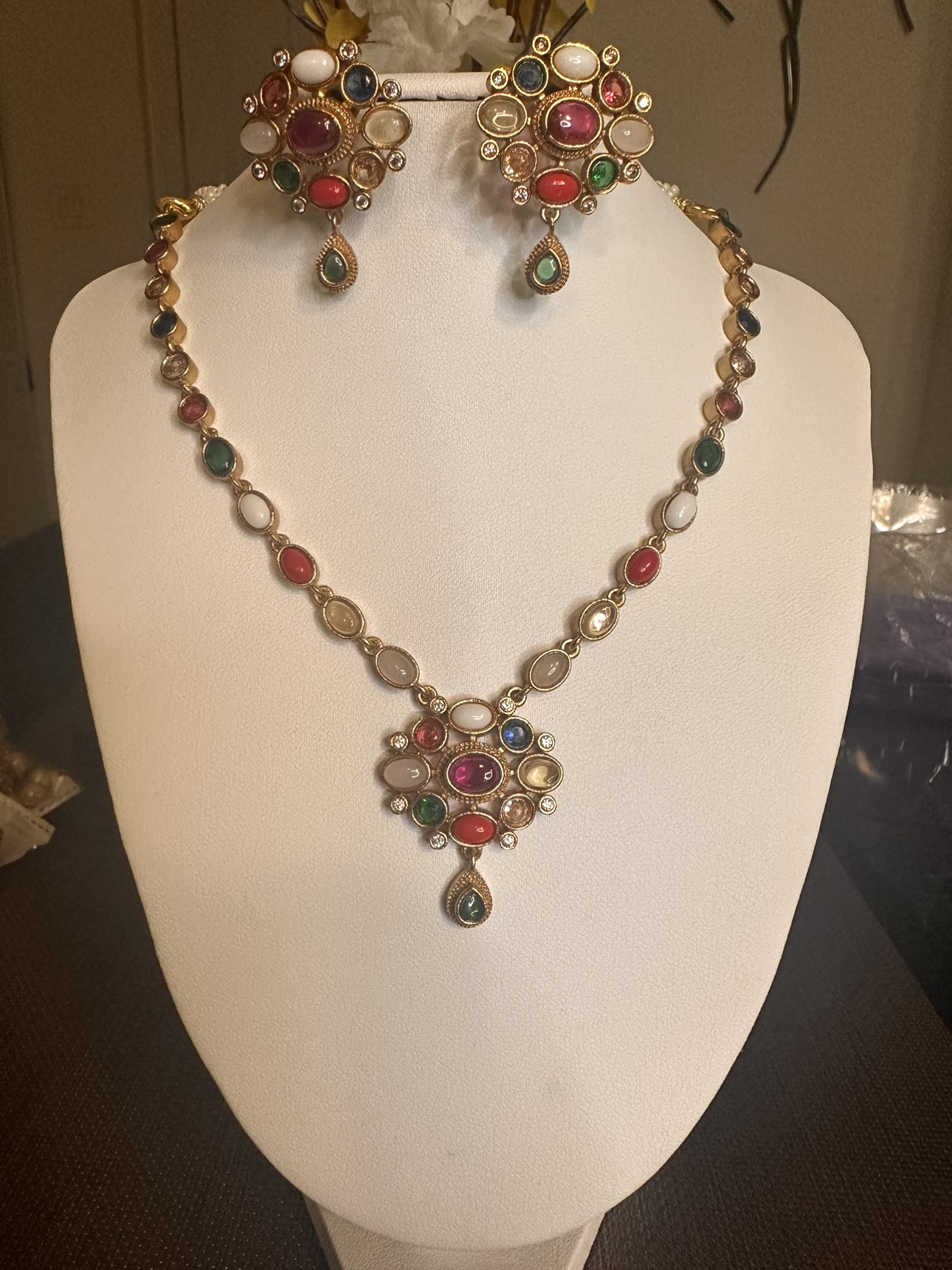 Indian Graceful Gemstones Necklace image indicator(2)