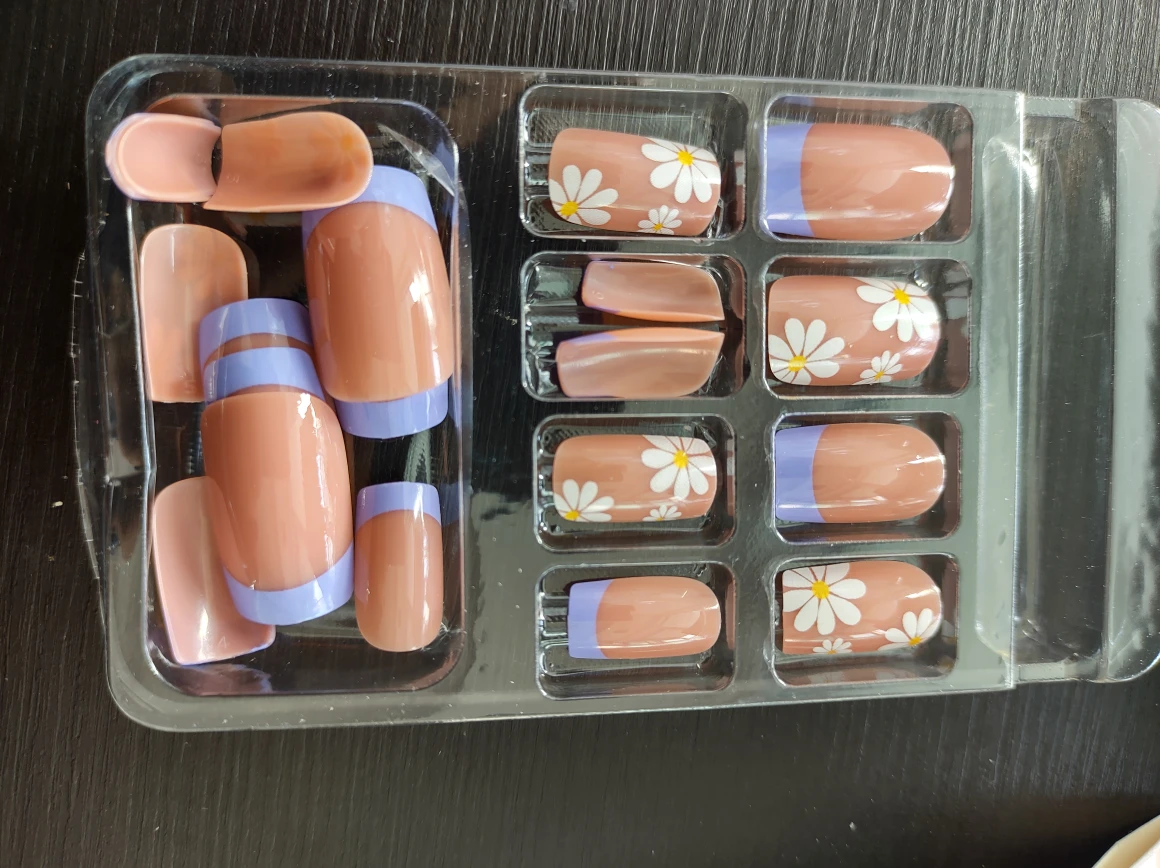 #freecycle 🥕 Press on nails kit thumbnail
