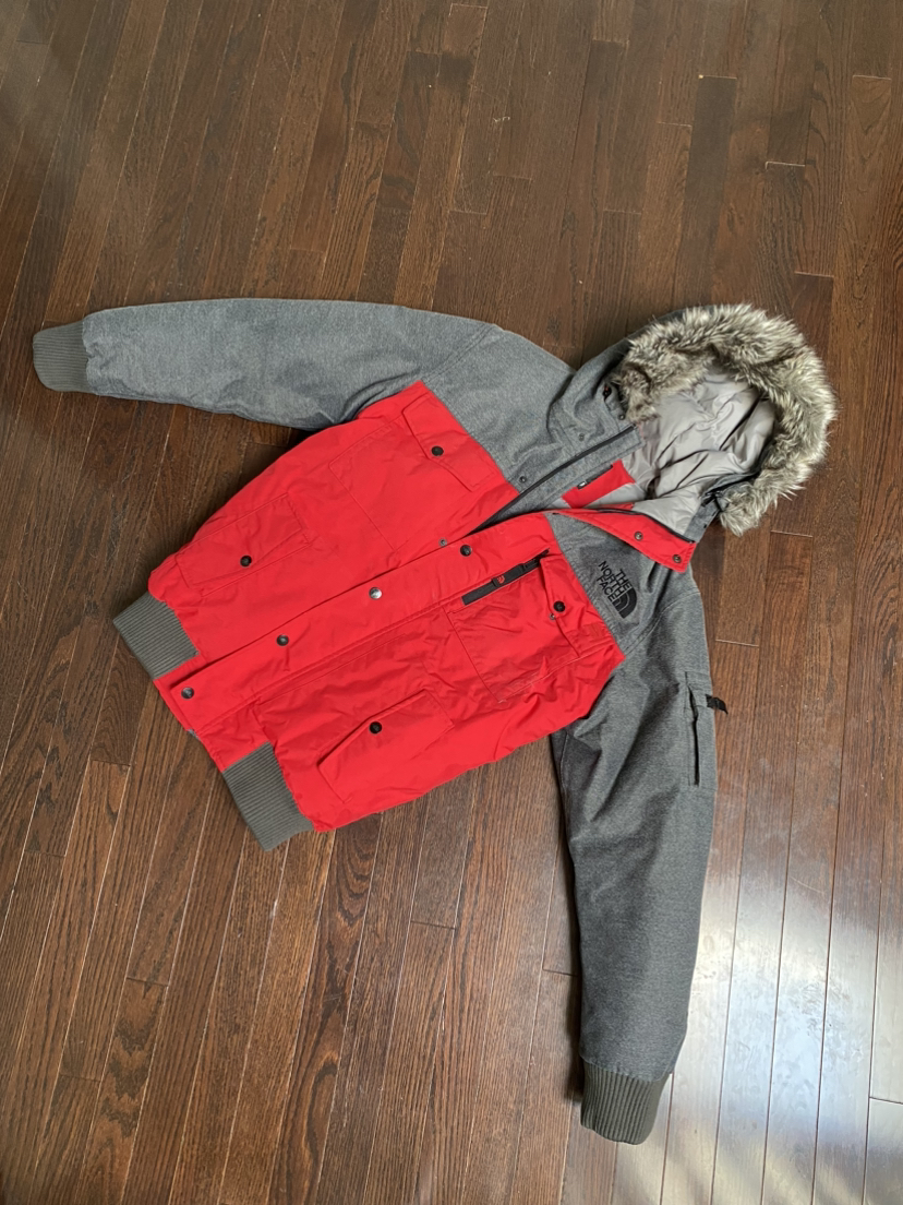 LIKE NEW Mens North Face winter jacket - Small thumbnail