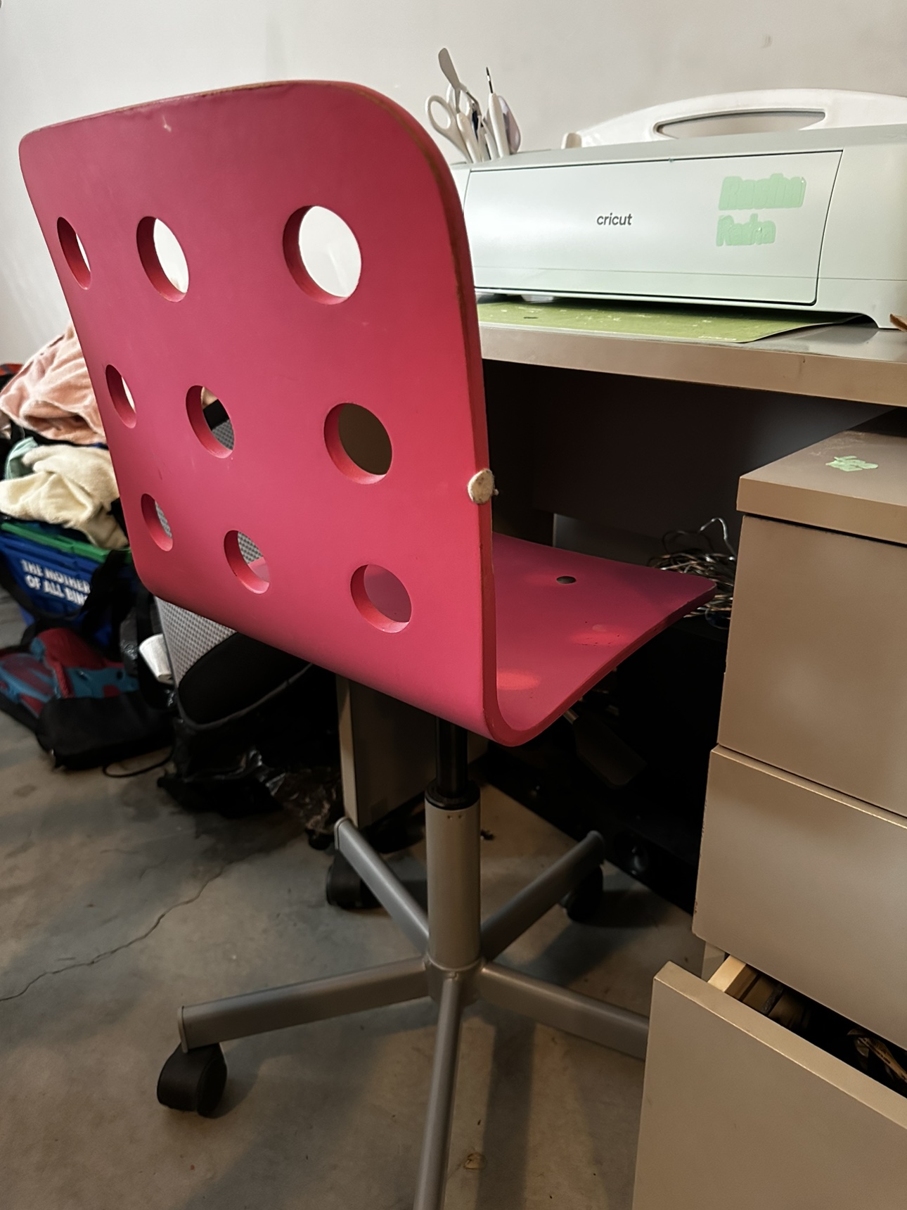 Desk with chair and drawers. - photo 2