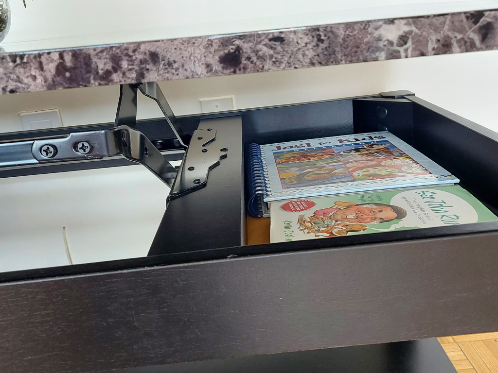 Leon's Coffee Table image indicator(7)