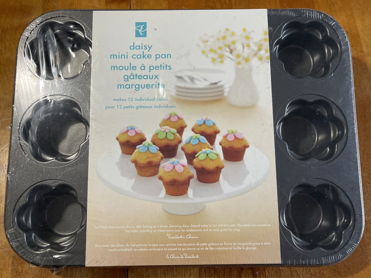 Wilton Bakeware, Displays and more. New and like new. image indicator(5)