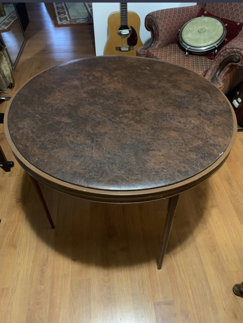 Foldable Table 🎁