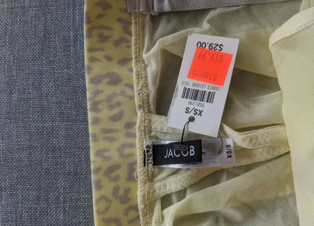 Thong garter BNWT image indicator(3)