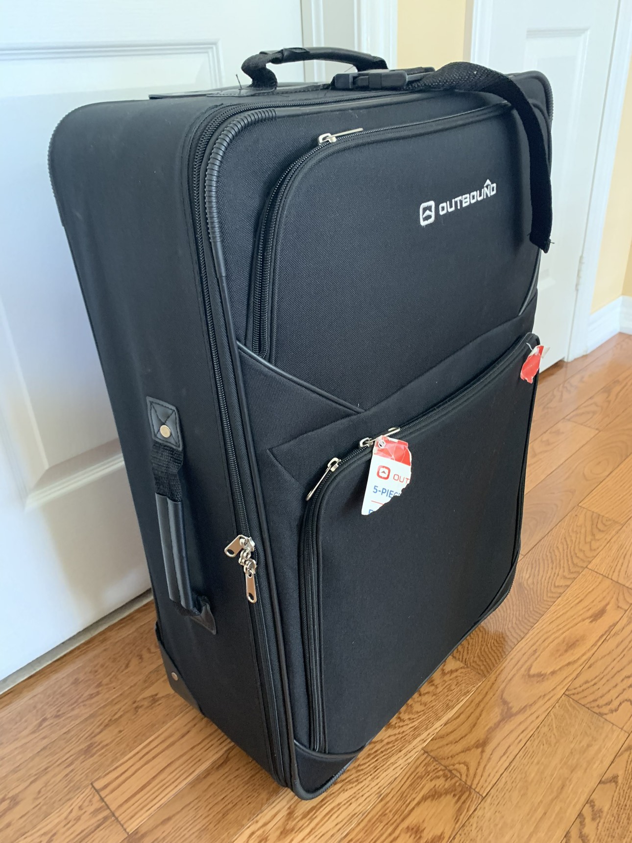 Brandnew 5-pieces soft-side wheeled travel luggage set image indicator(2)