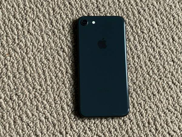 IPhone 8 64GB Unlocked - photo 2