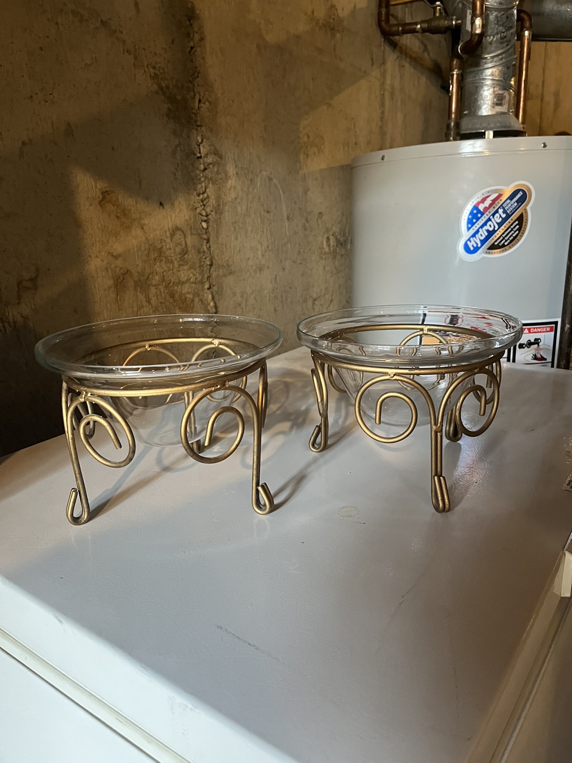 Bowls with stands