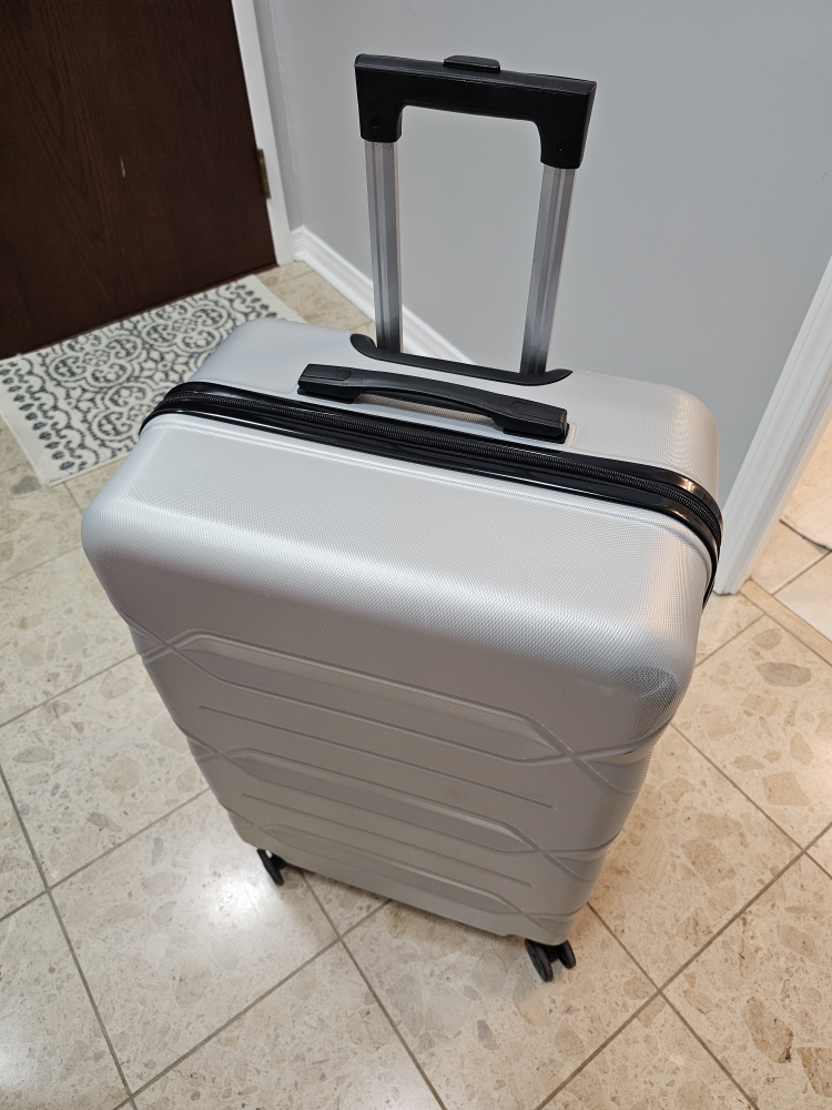 Large luggage, used once. image indicator(2)