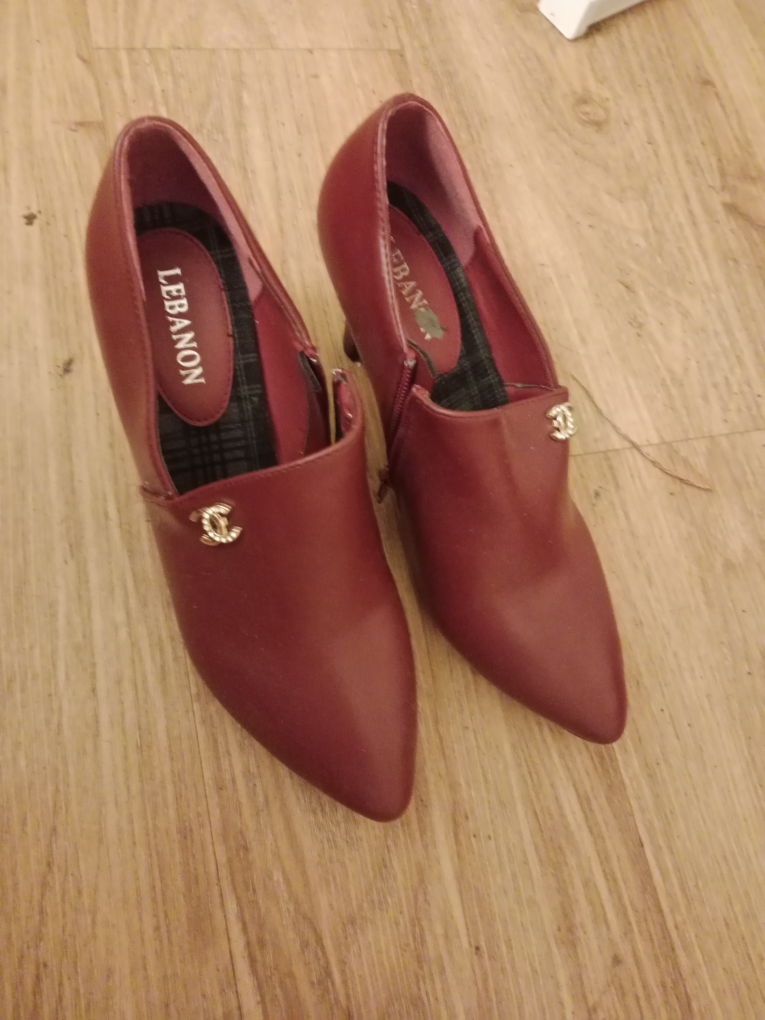 burgundy heels fake chanel - photo 3