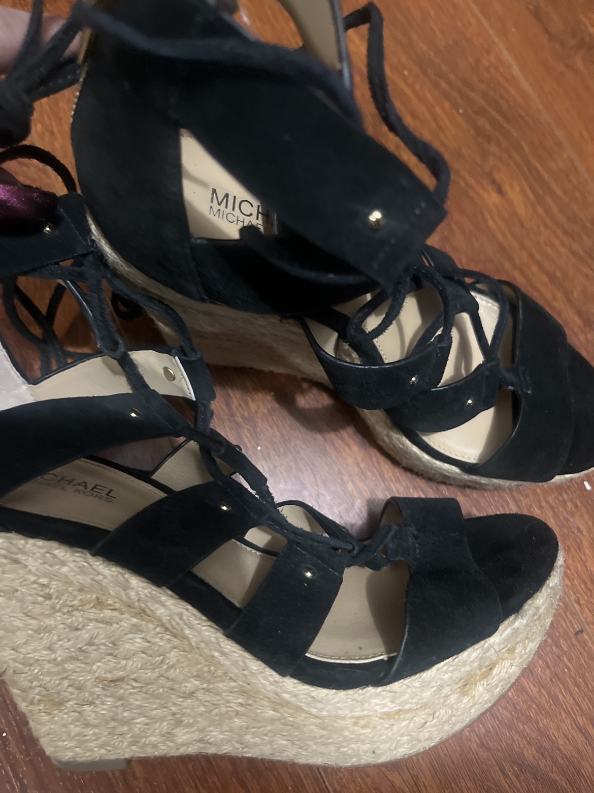 MK sandals image indicator(2)