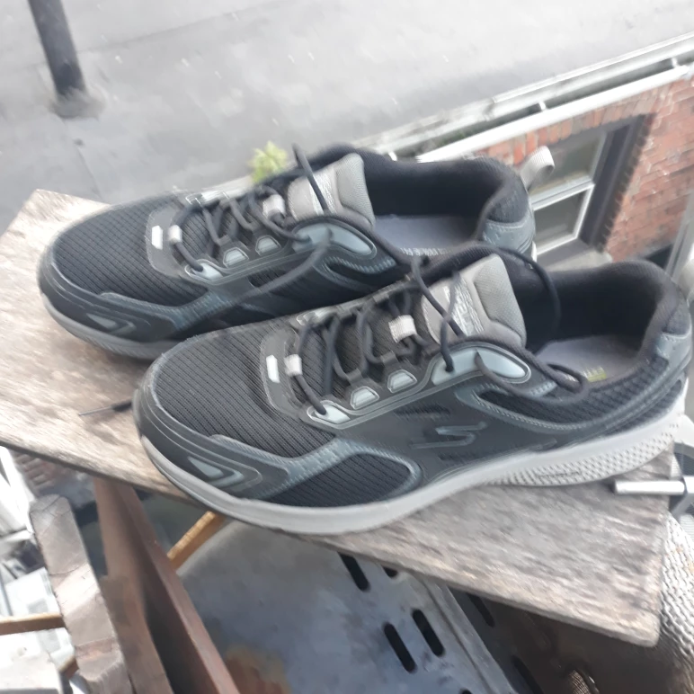 Mens Skechers sz13