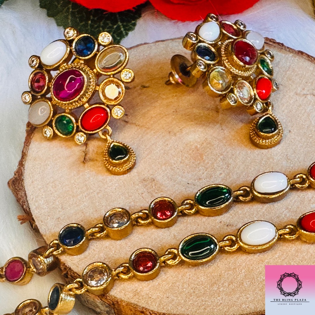 Indian Graceful Gemstones Necklace image indicator(4)