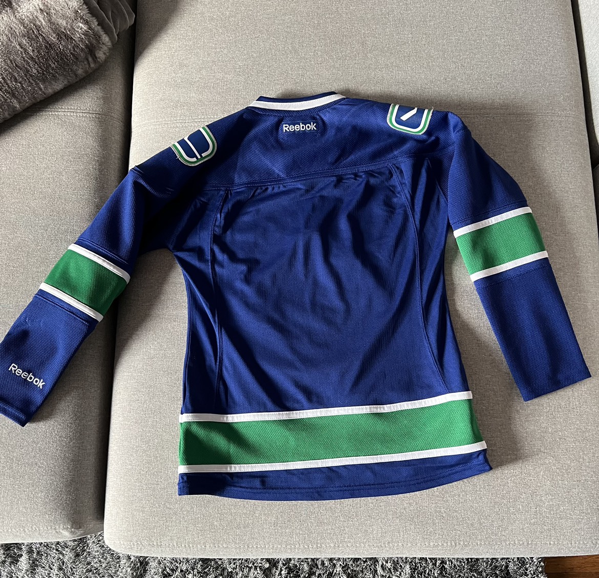 Canucks Jersey - women’s XS - photo 2
