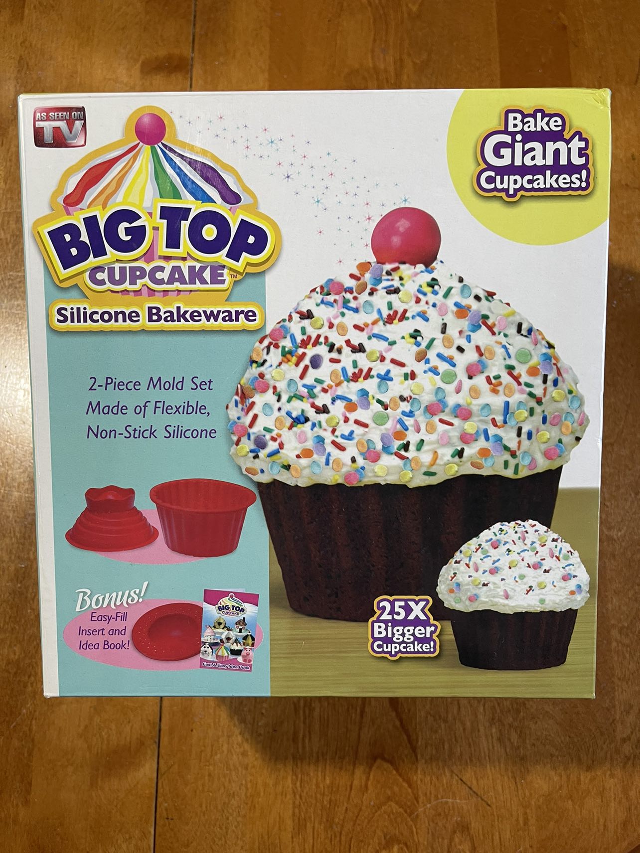 Wilton Bakeware, Displays and more. New and like new. image indicator(3)