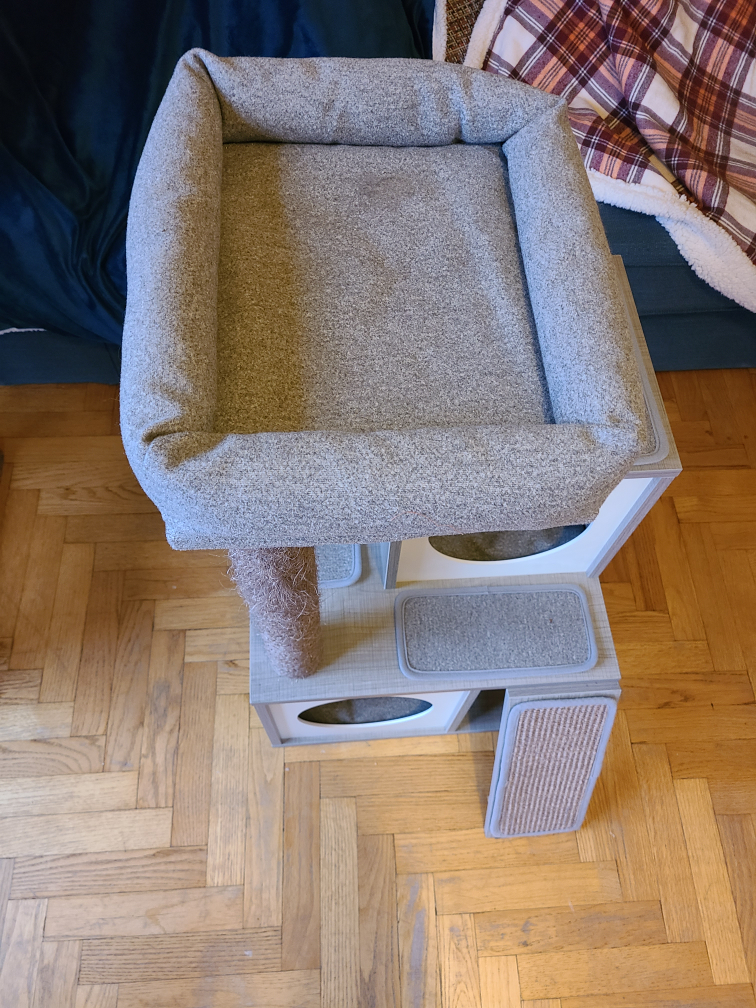 Cat tree (slightly used) image indicator(2)