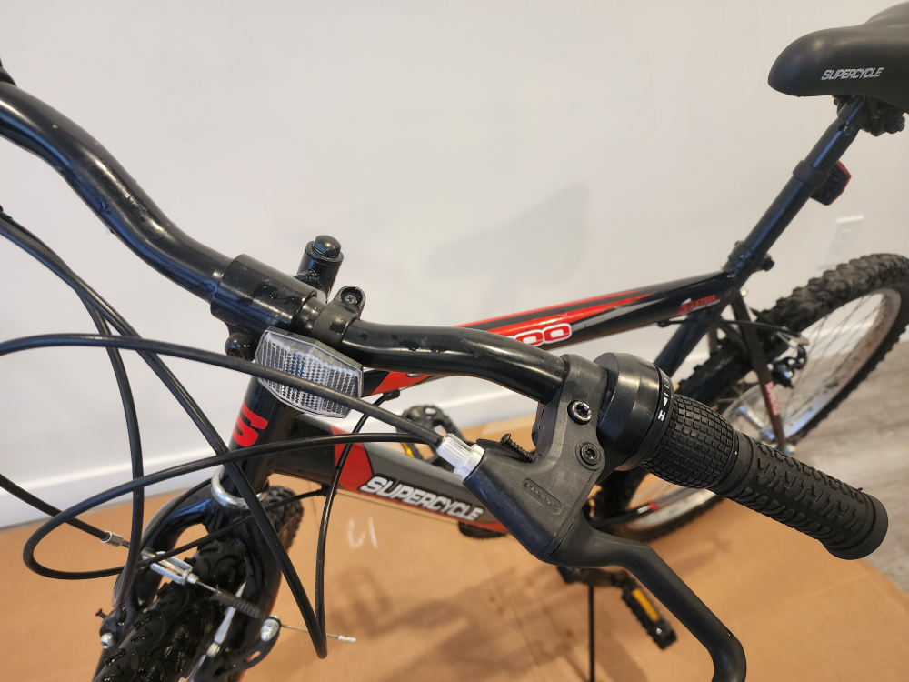 *Almost New* Adult bike for sale image indicator(2)