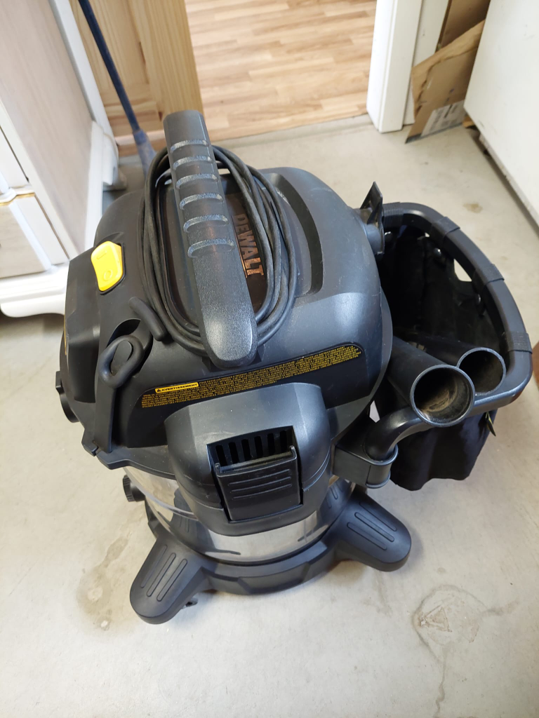 DeWalt 10-gal. 6 HP Wet and Dry shop Vacuum - photo 5