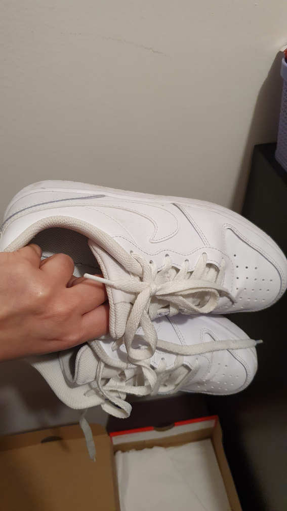 Nike White Sneakers image indicator(2)