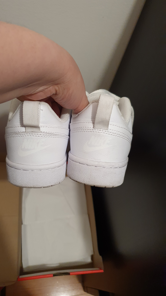 Nike White Sneakers image indicator(3)