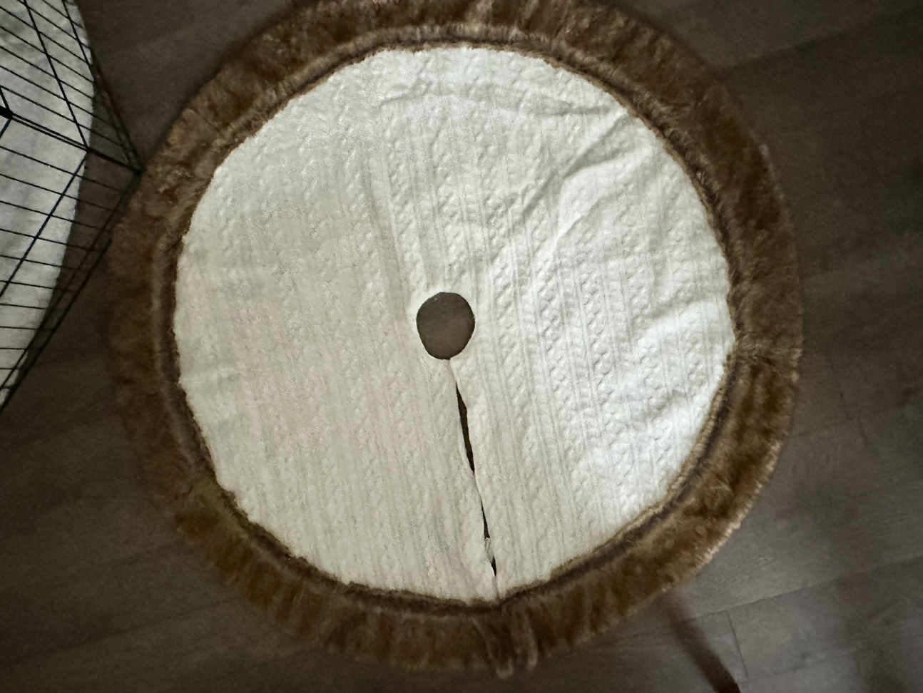 Knitted tree skirt with faux fur trim