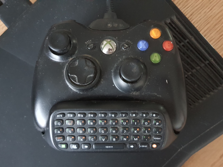 Xbox 360 +1 controller +7 games (great gift) image indicator(3)