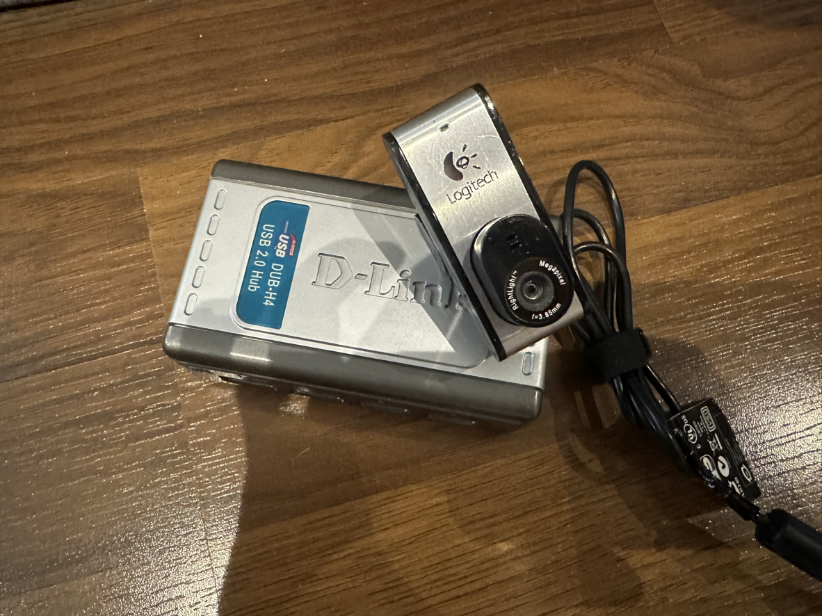 USB hub and webcam