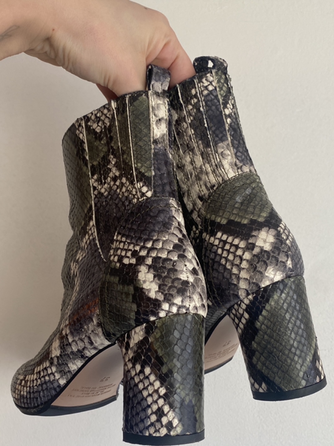 Snakeskin boots! 🐍 image indicator(2)