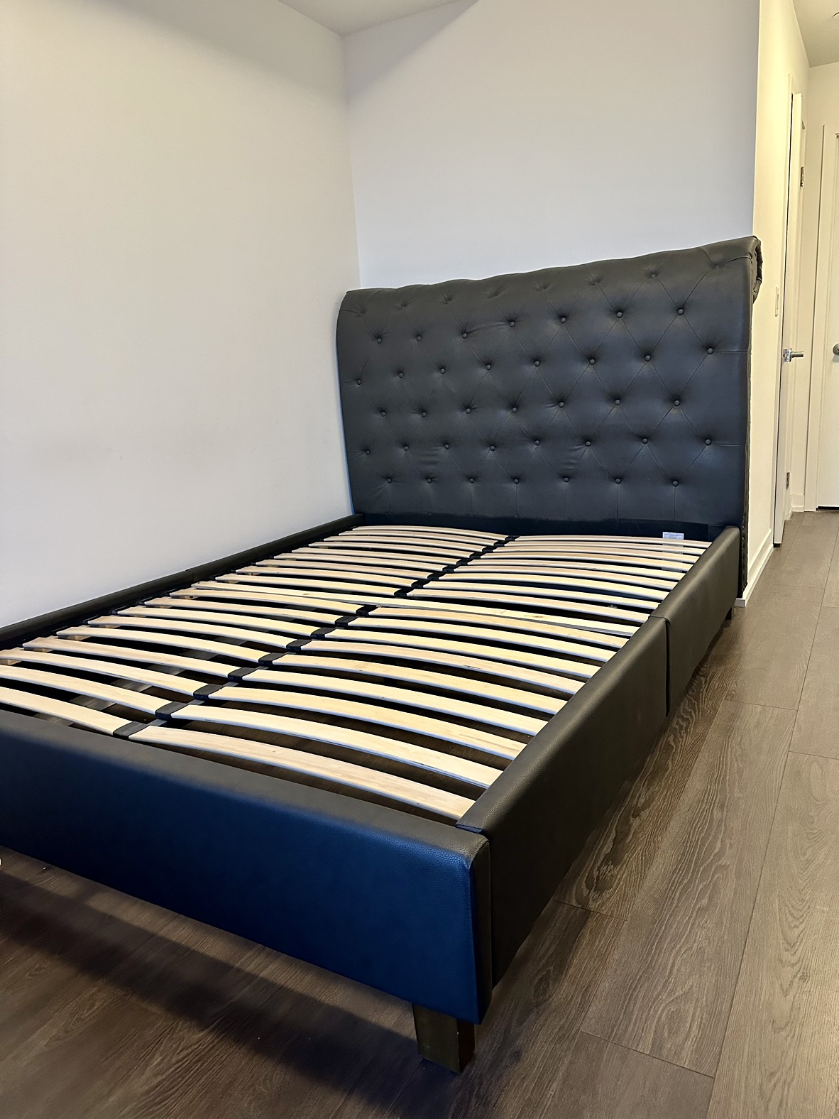 Bed Queen Size Premium Quality thumbnail