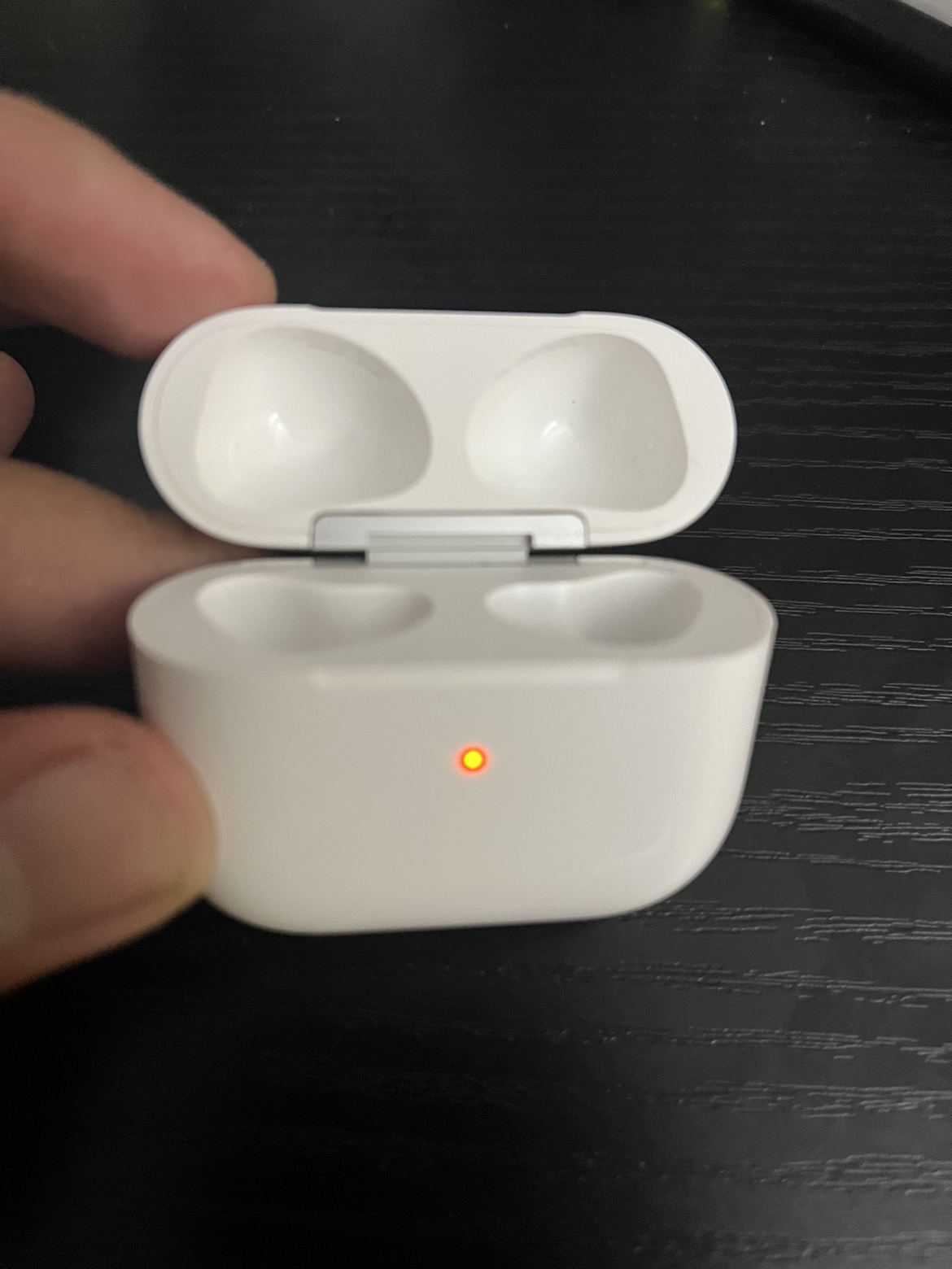 AirPods 3 charging case only like new!! - photo 3