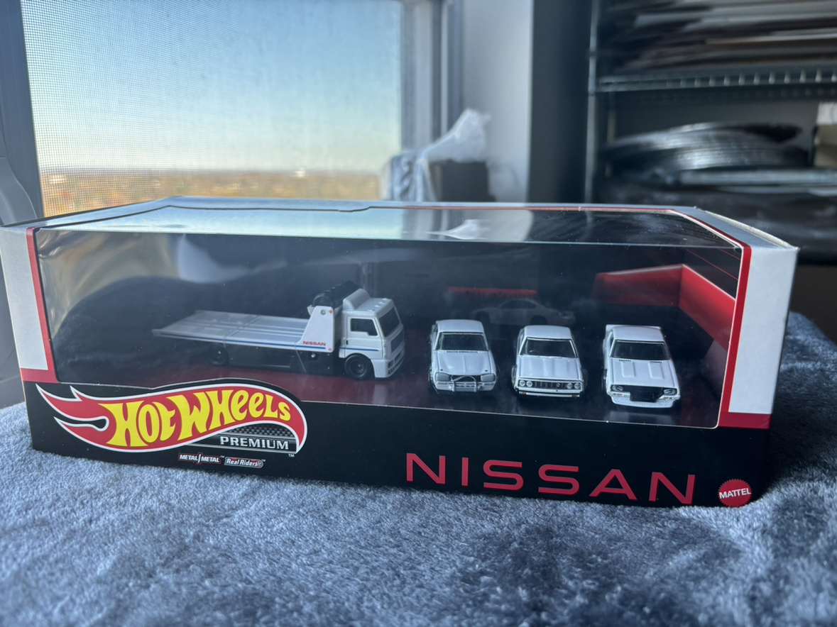 Hot Wheels Premium Collector Set Assorted Nissan Skyline 🔥
