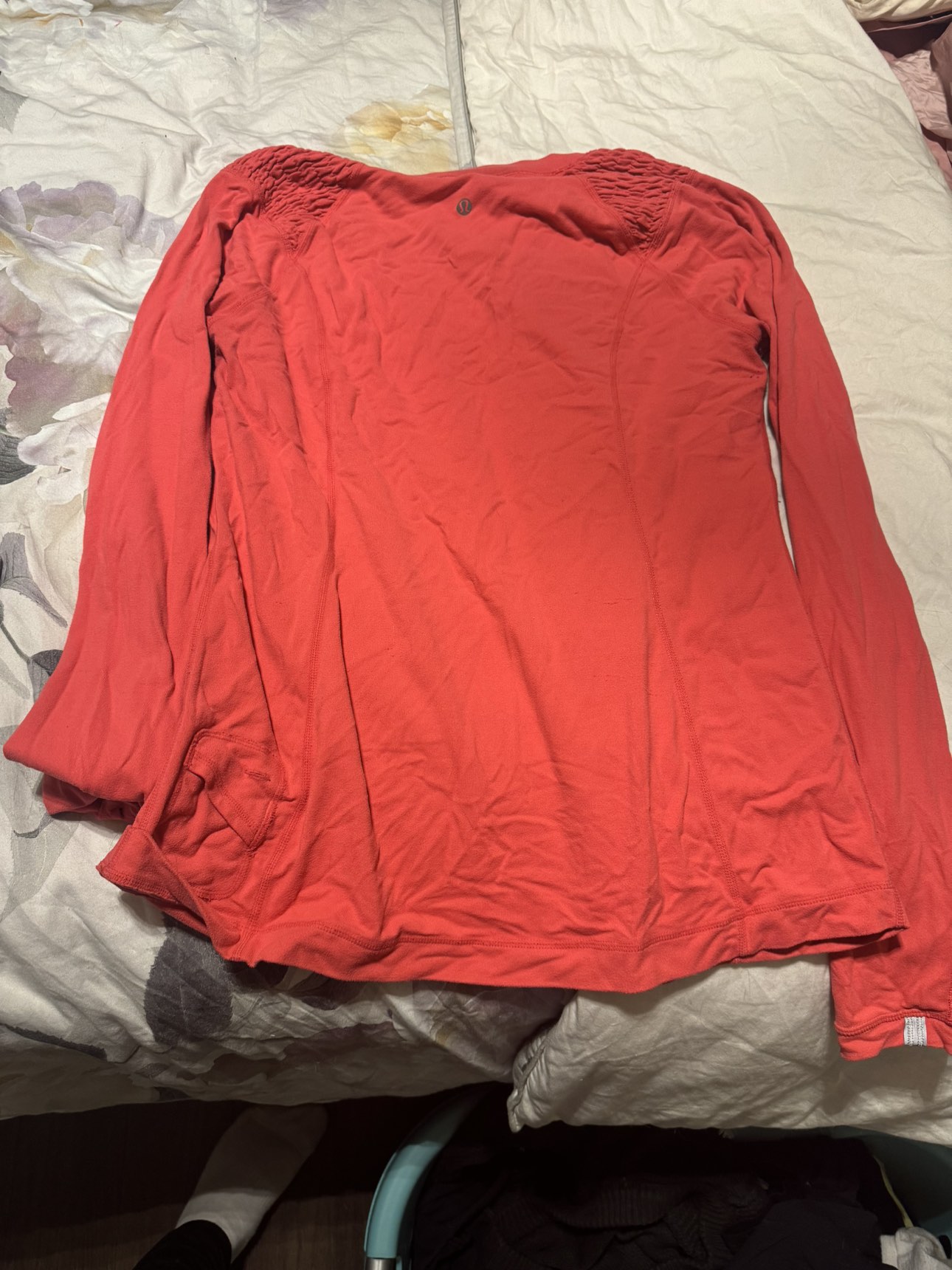 GUC lululemon top image indicator(2)