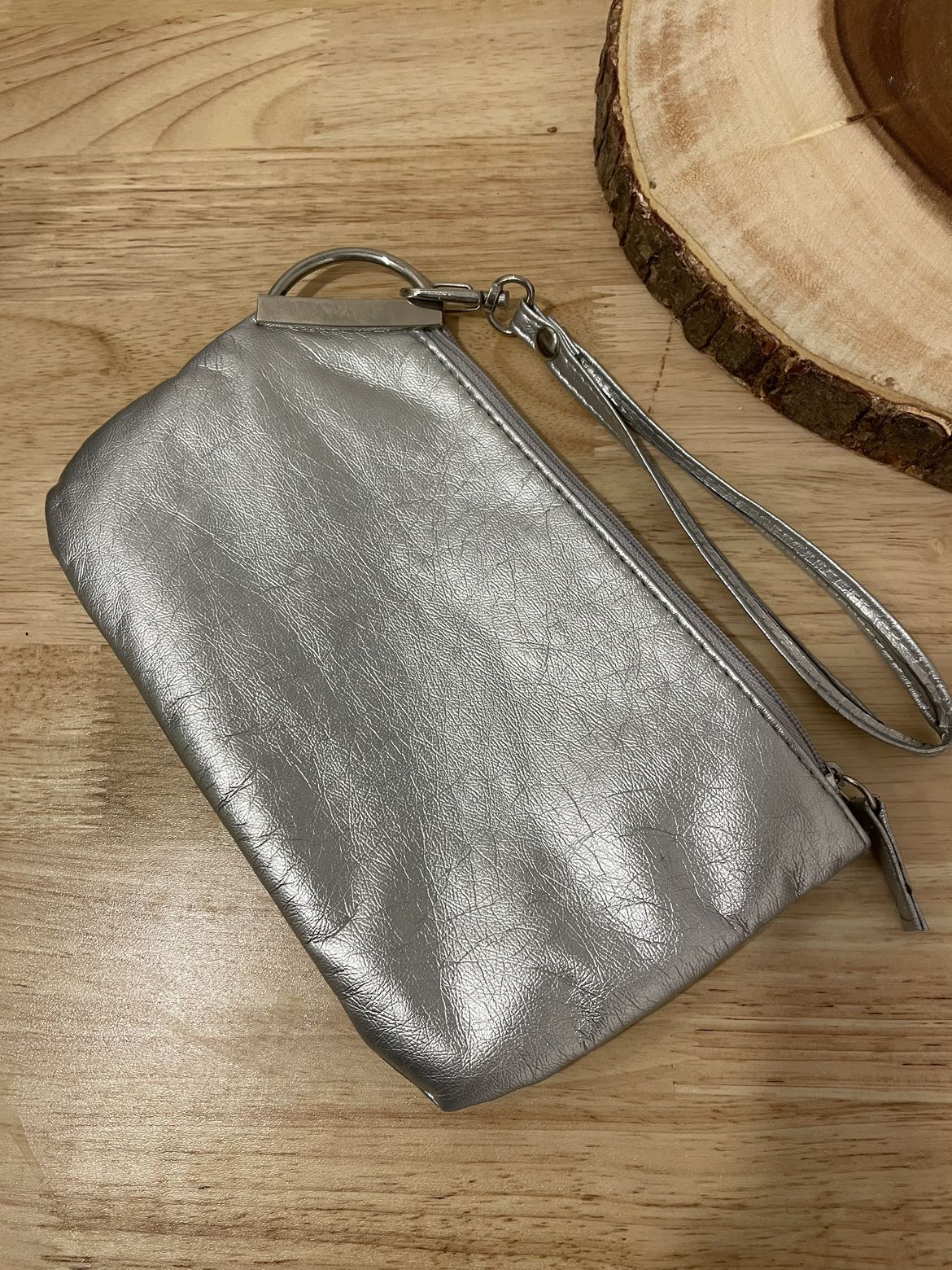 Silver wristlet image indicator(2)