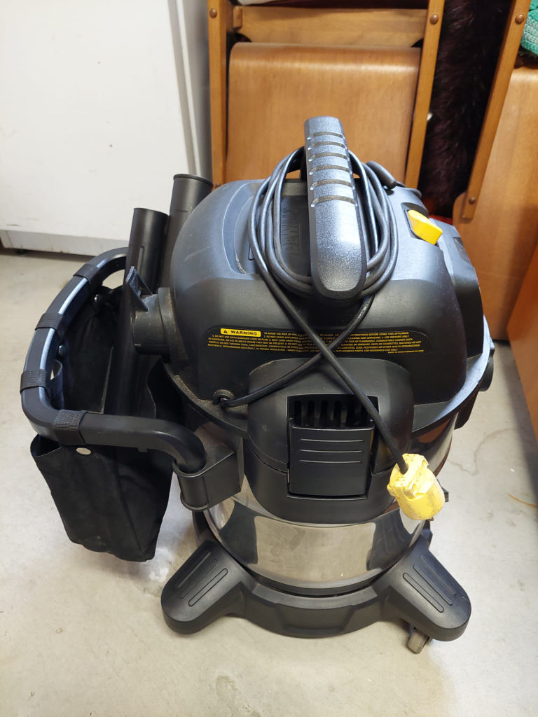 DeWalt 10-gal. 6 HP Wet and Dry shop Vacuum - photo 2