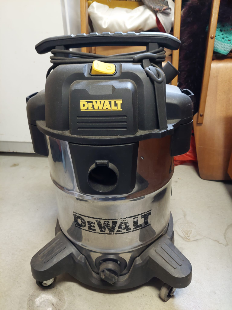 DeWalt 10-gal. 6 HP Wet and Dry shop Vacuum - photo 3