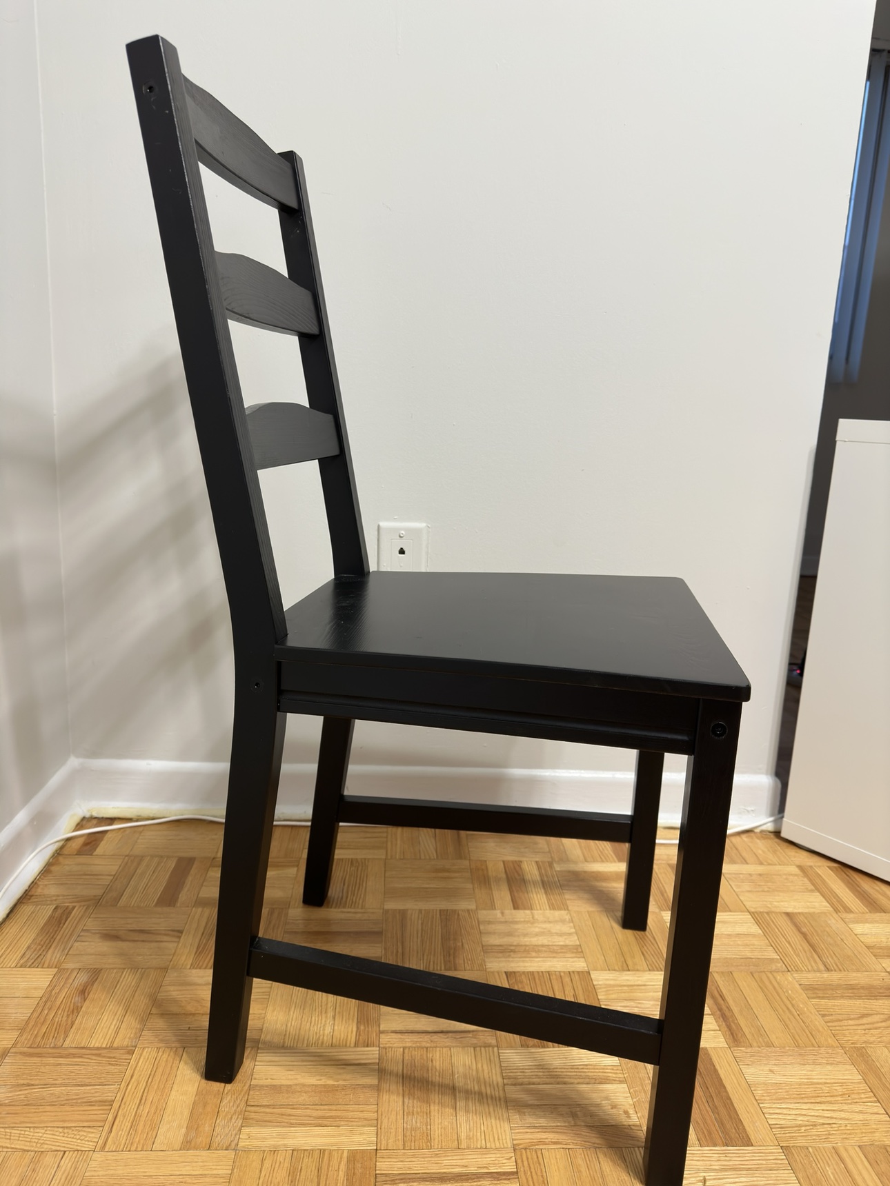 Table and 4 chairs - photo 4