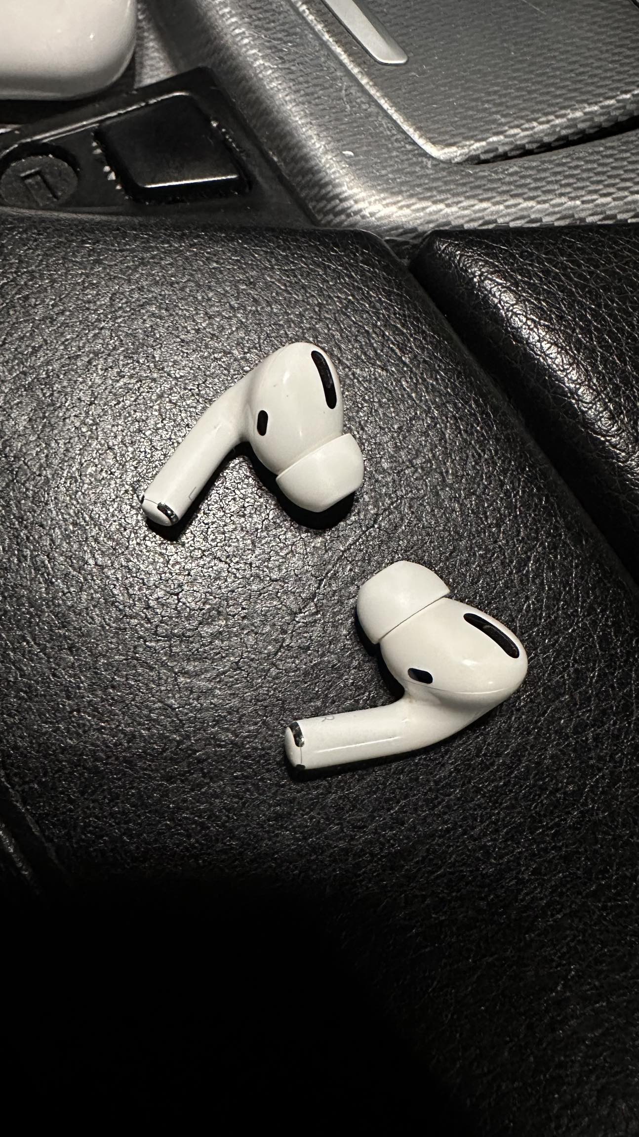 Original Apple AirPod Pro 1 image indicator(2)