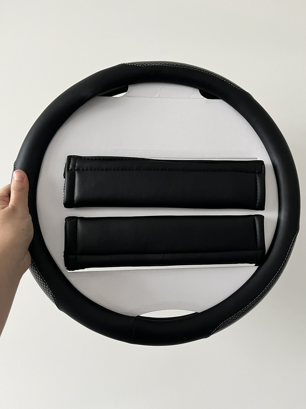 brand new Steering wheel cover and 2 seat belt covers image indicator(2)