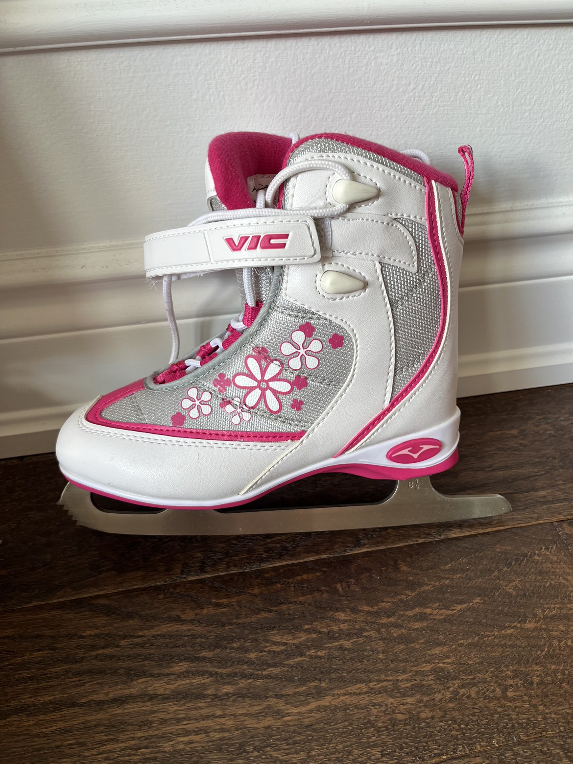 Skates Size 2- BARELY USED! Still in original box!!