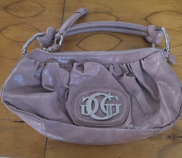 FREE GUESS BAG thumbnail