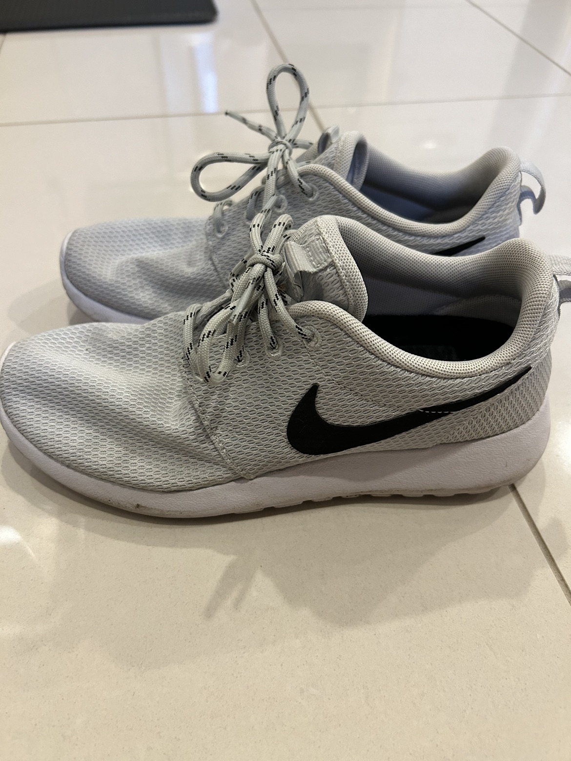 Grey Nike Roshes thumbnail