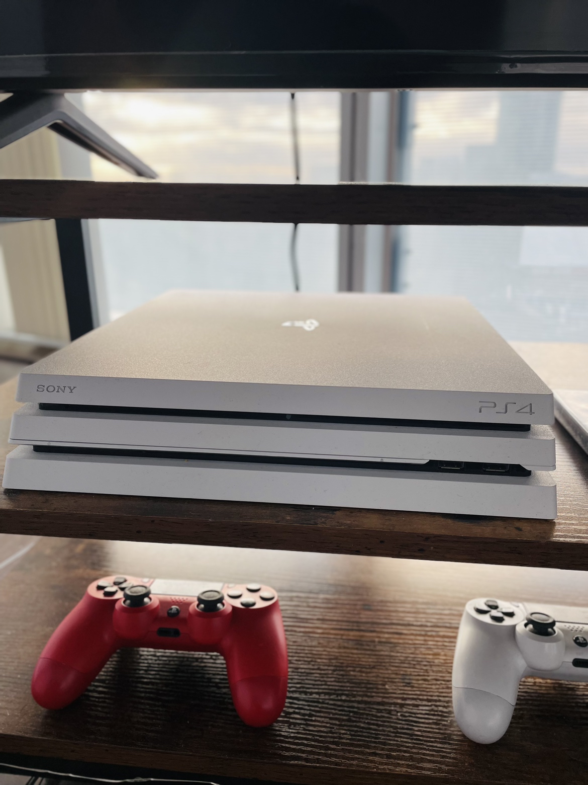 PS4 Pro with 1 Controller thumbnail